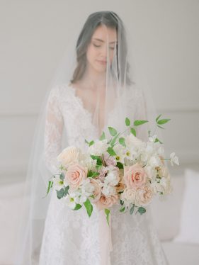 Delicate and poetic wedding in Provence